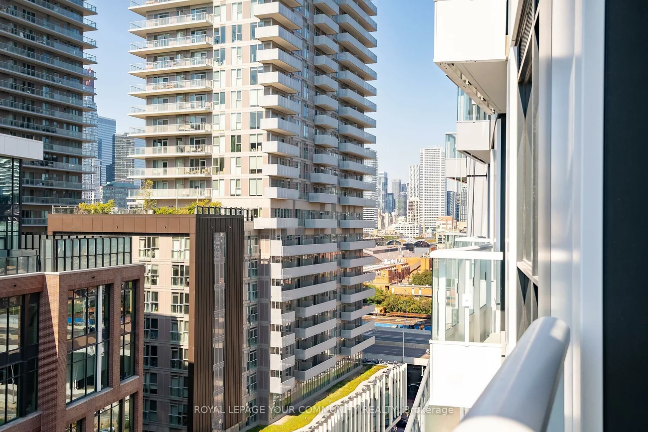 21, Balmuto, Bay Street Corridor, Toronto