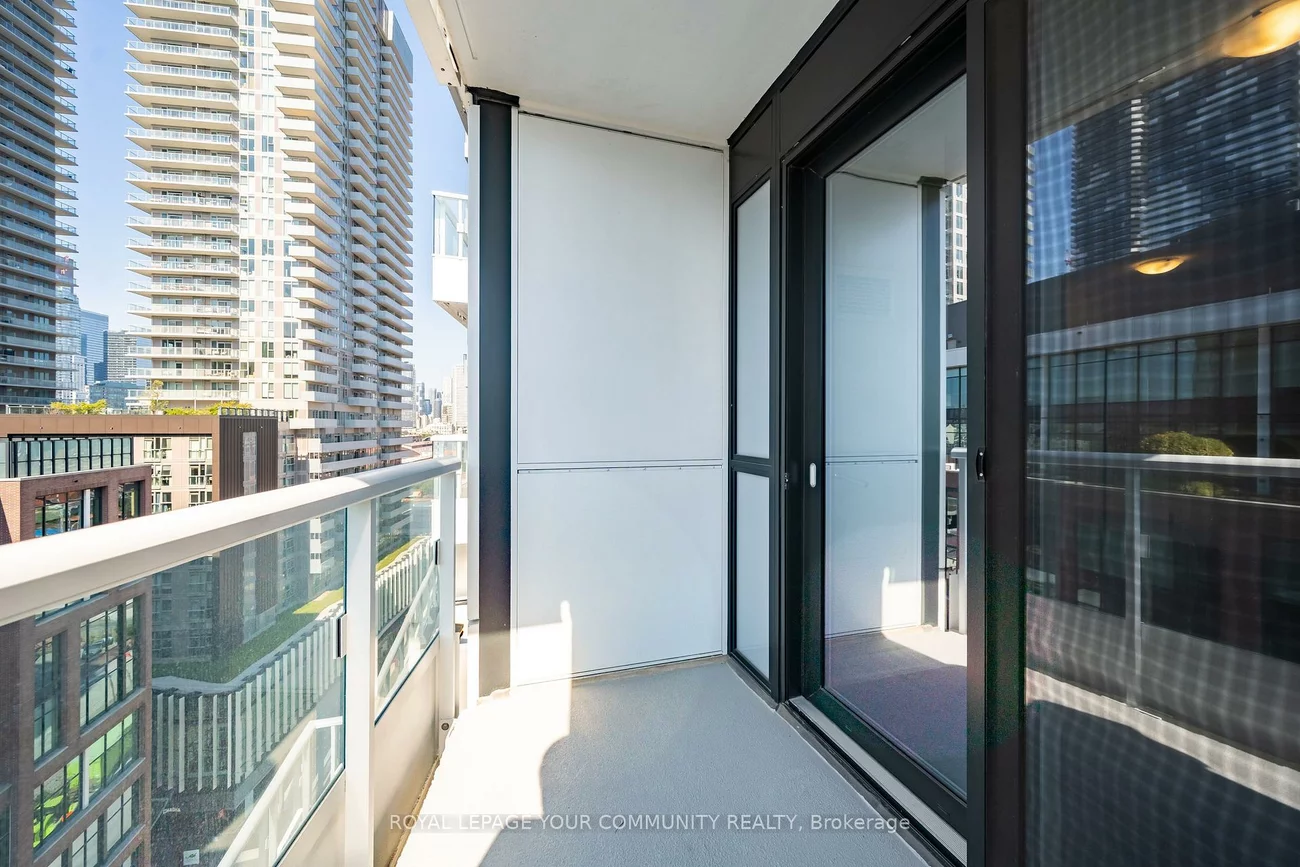 21, Balmuto, Bay Street Corridor, Toronto