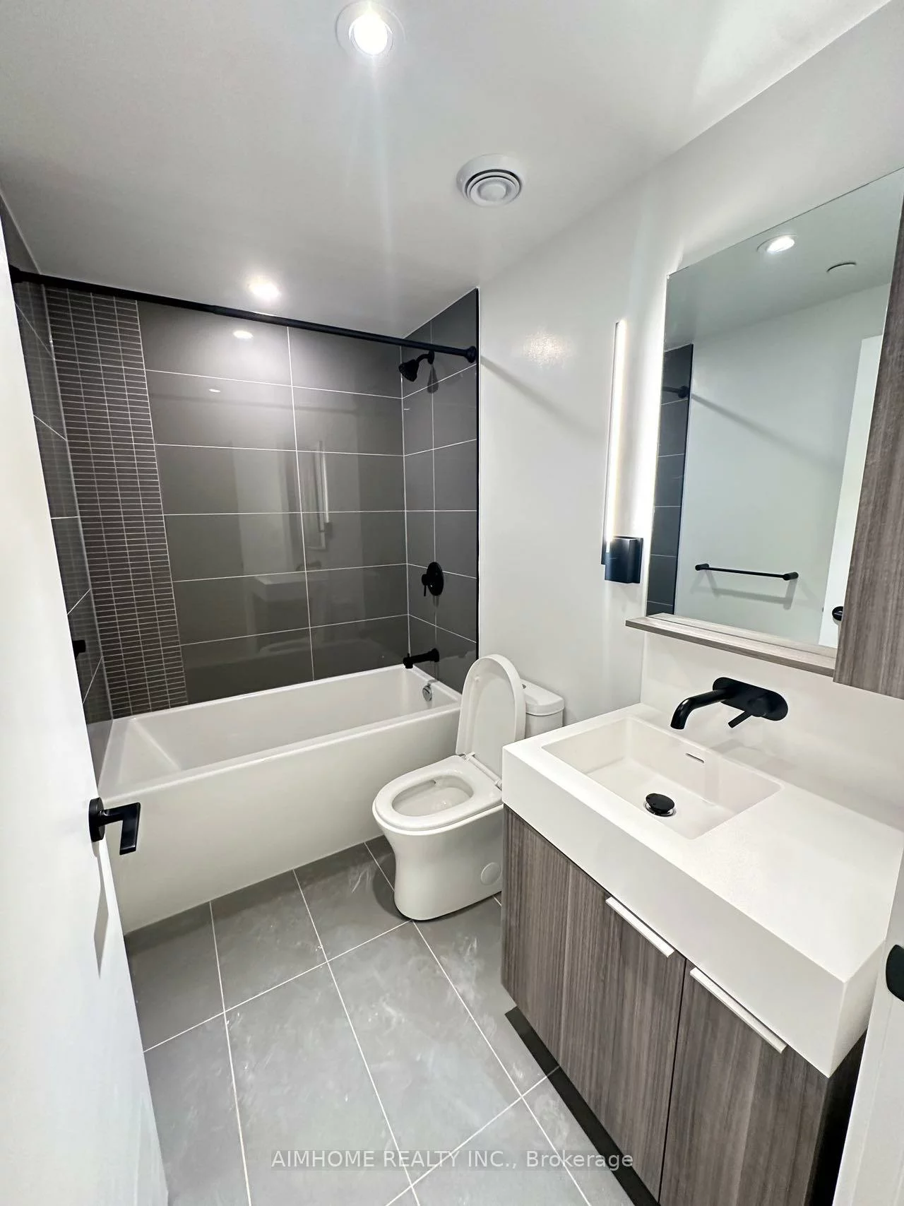117, Broadway, Mount Pleasant East, Toronto