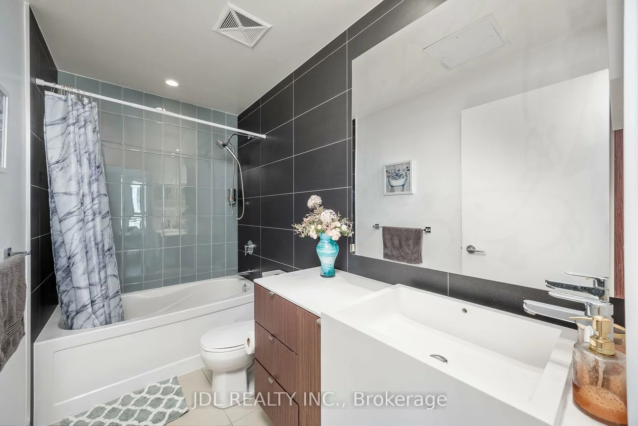 21, Iceboat, Waterfront Communities C1, Toronto