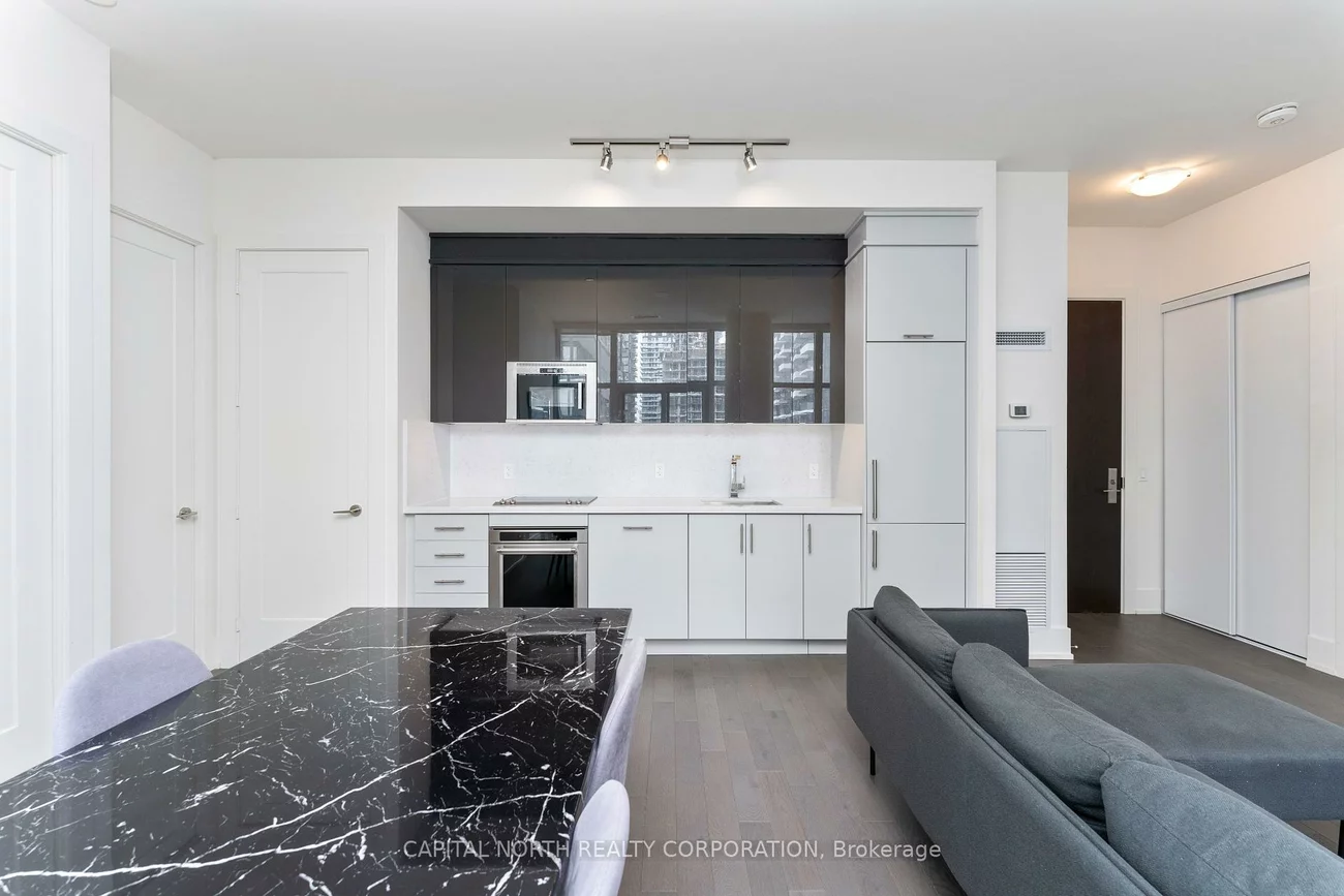 330, Richmond, Waterfront Communities C1, Toronto
