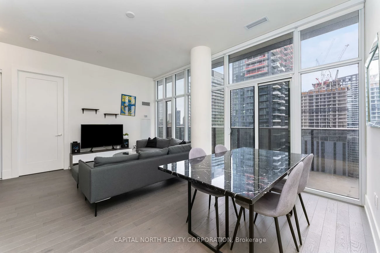 330, Richmond, Waterfront Communities C1, Toronto