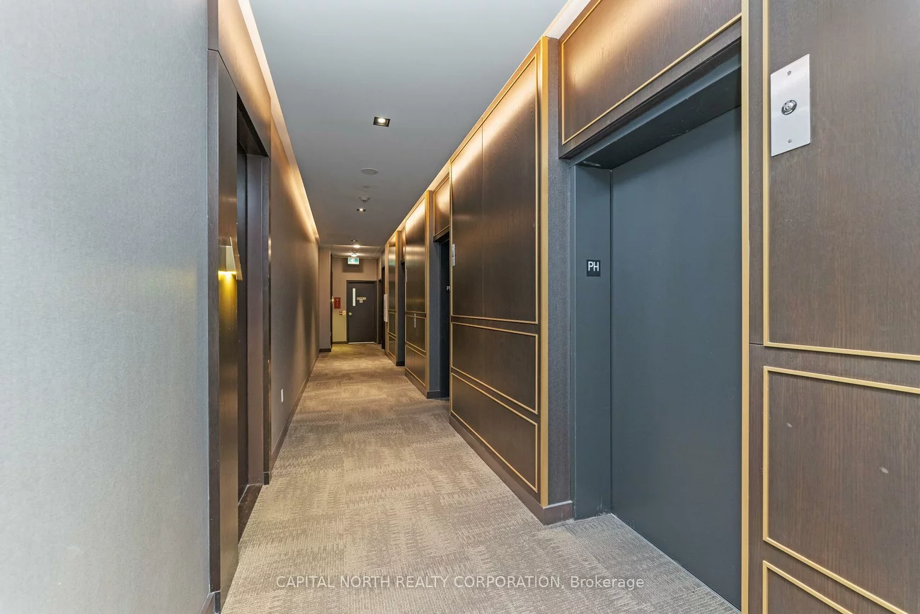 330, Richmond, Waterfront Communities C1, Toronto