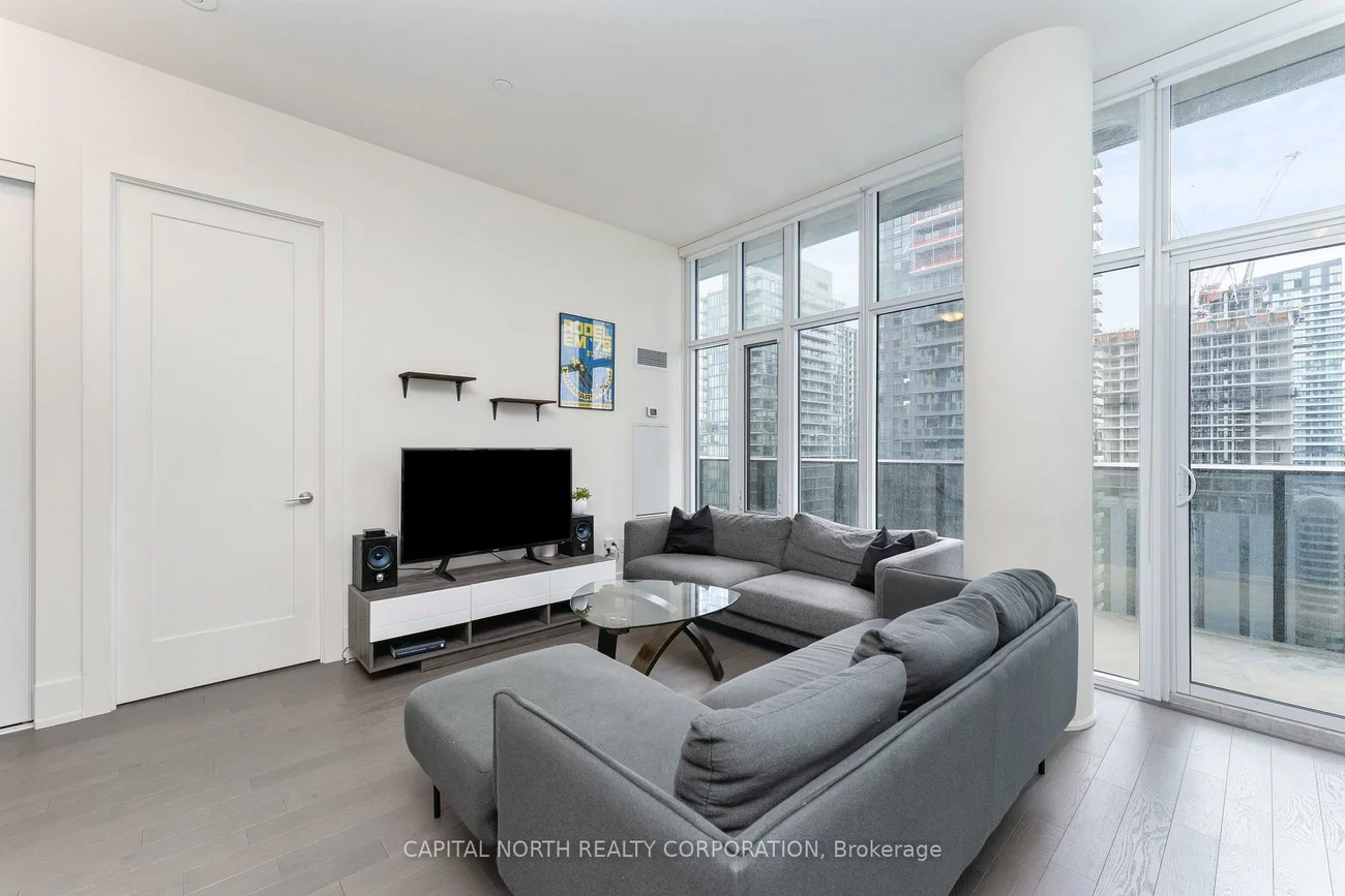 330, Richmond, Waterfront Communities C1, Toronto
