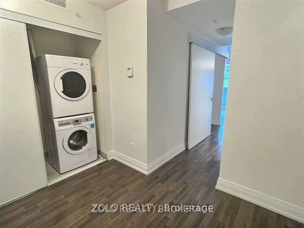 555, Wilson, Clanton Park, Toronto