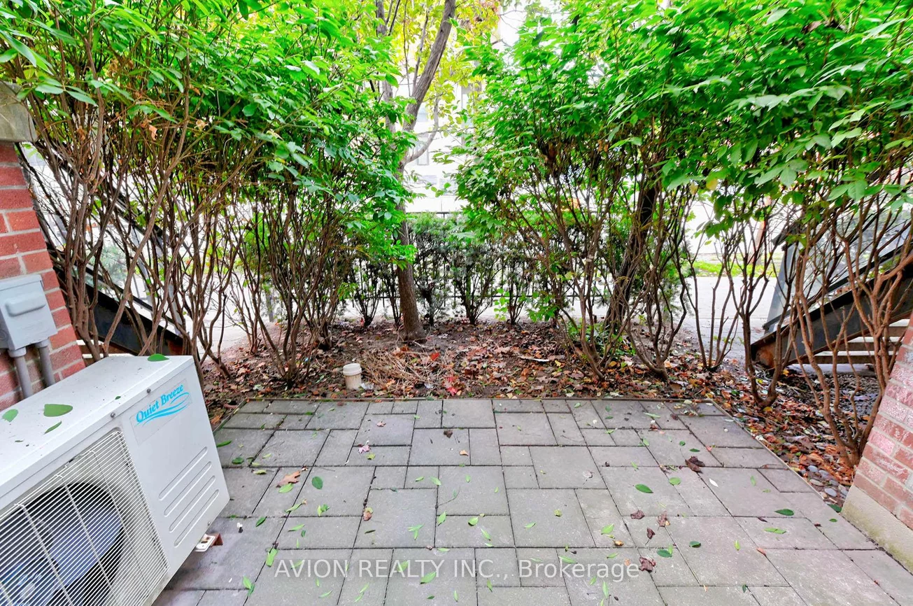 13, Oak, Regent Park, Toronto