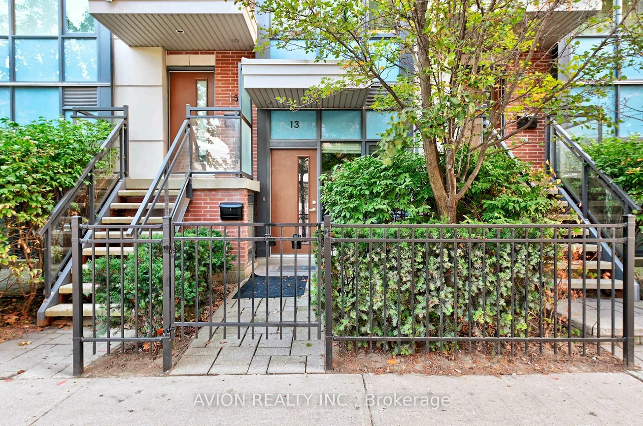 13, Oak, Regent Park, Toronto