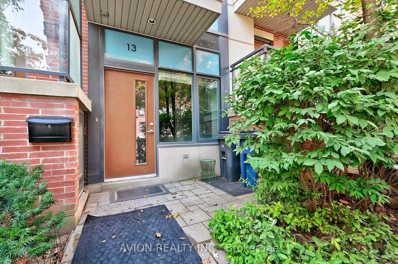 13, Oak, Regent Park, Toronto