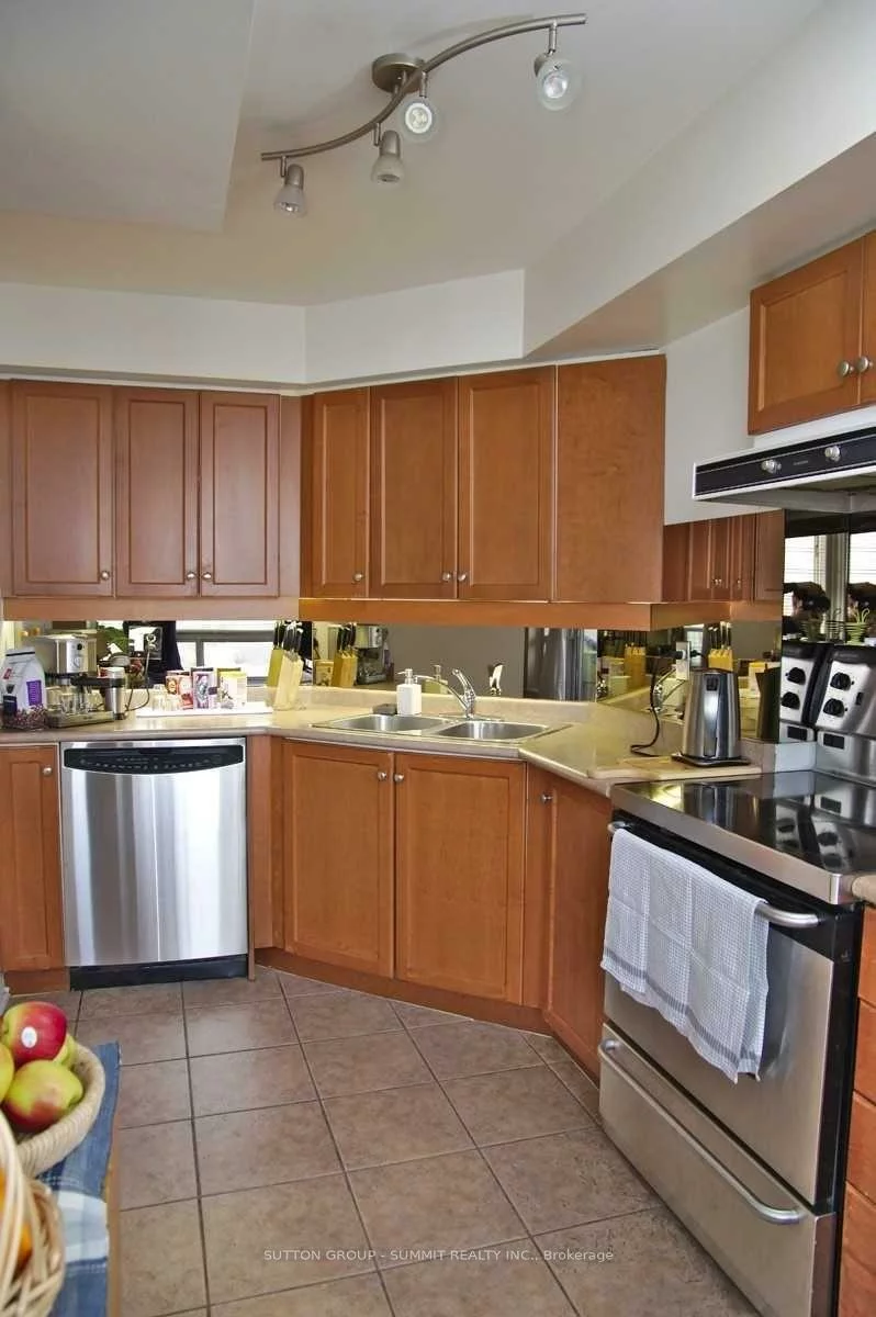 2, REAN, Bayview Village, Toronto