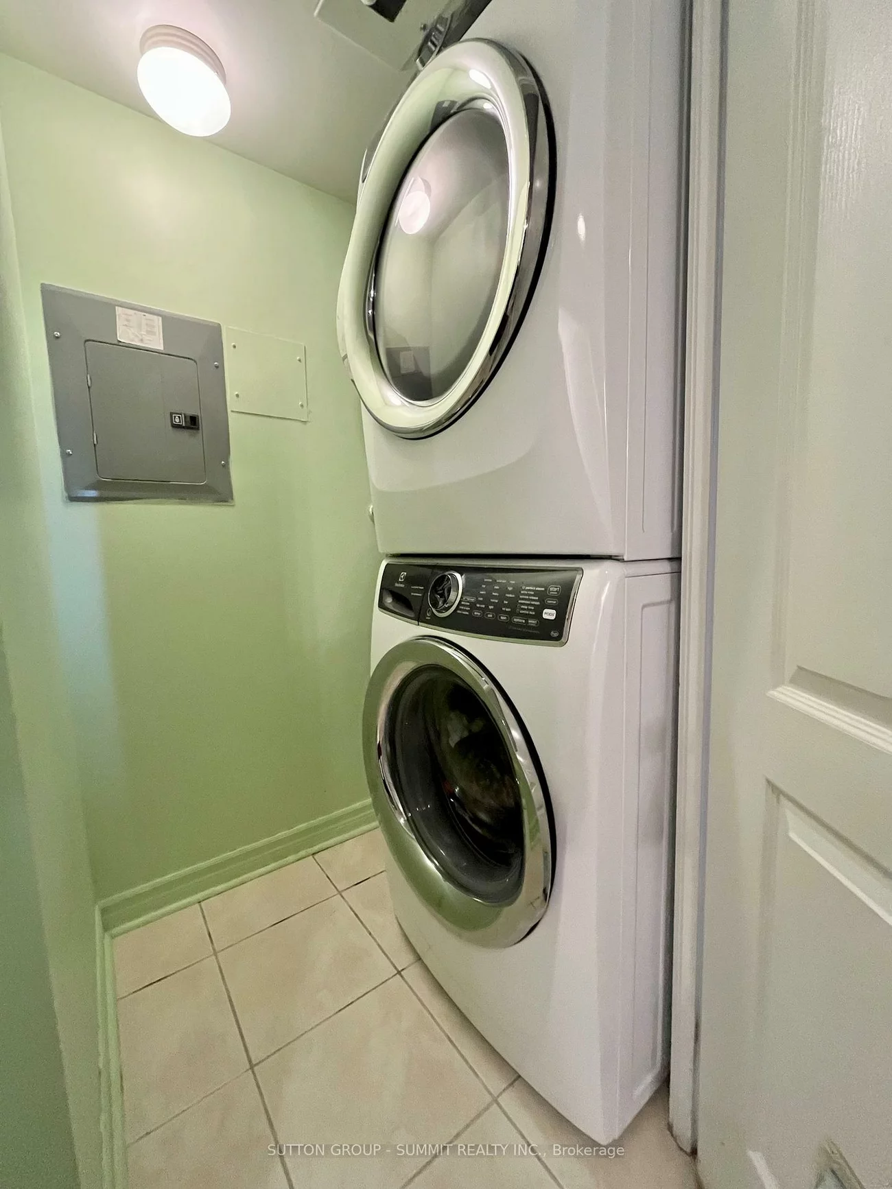 2, REAN, Bayview Village, Toronto