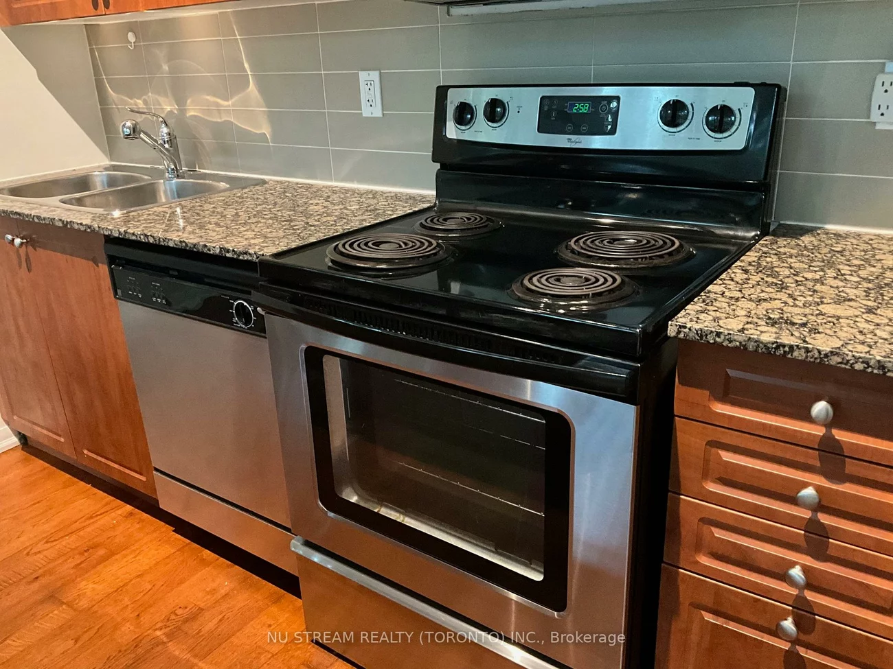 215, Fort York, Niagara, Toronto