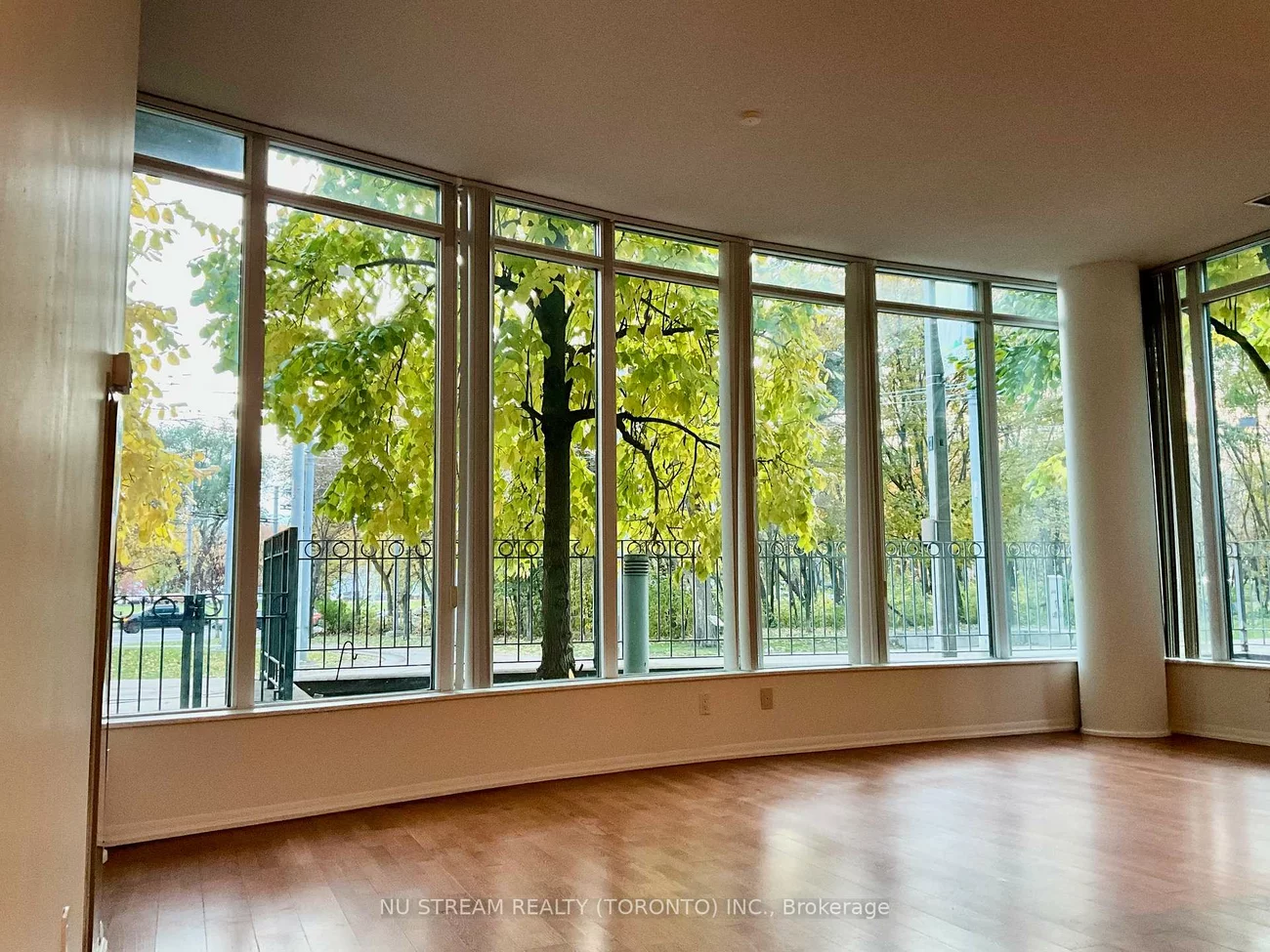 215, Fort York, Niagara, Toronto