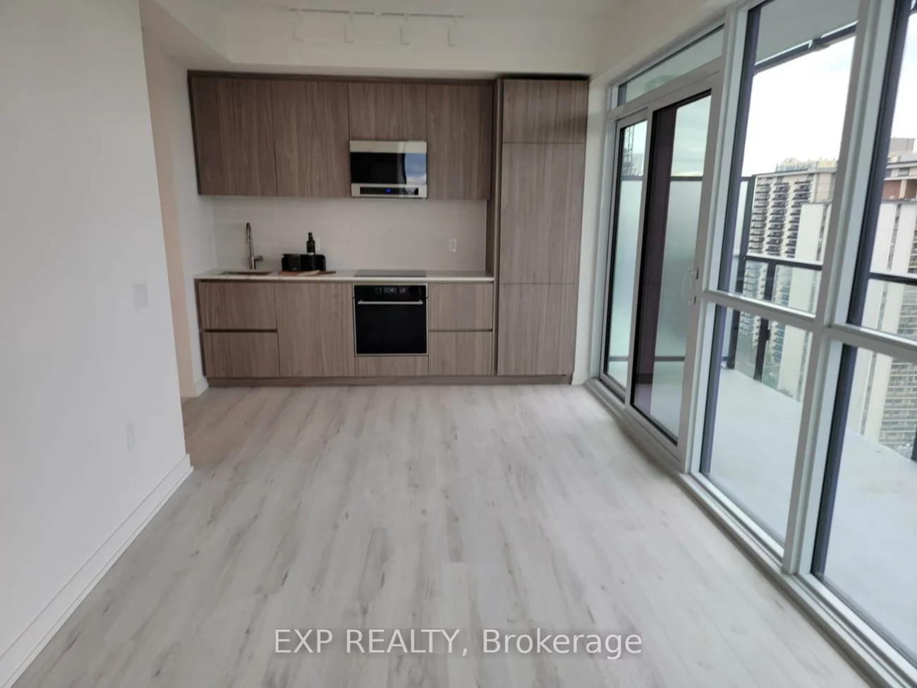 120, Broadway, Mount Pleasant West, Toronto