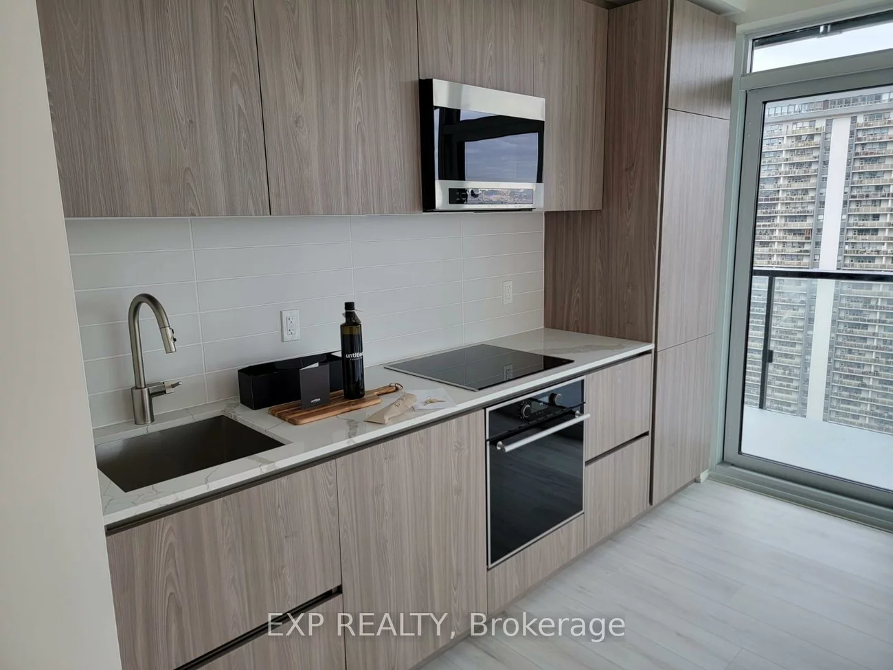 120, Broadway, Mount Pleasant West, Toronto