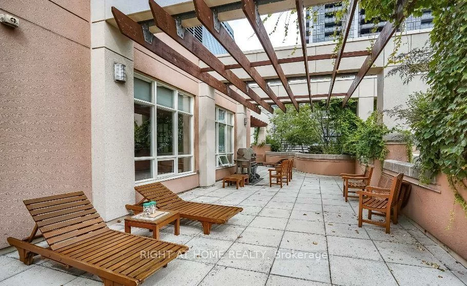 100, Hayden, Church-Yonge Corridor, Toronto