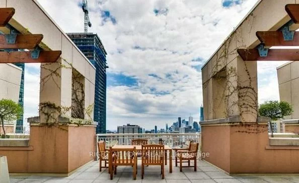 100, Hayden, Church-Yonge Corridor, Toronto