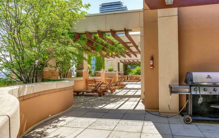 100, Hayden, Church-Yonge Corridor, Toronto