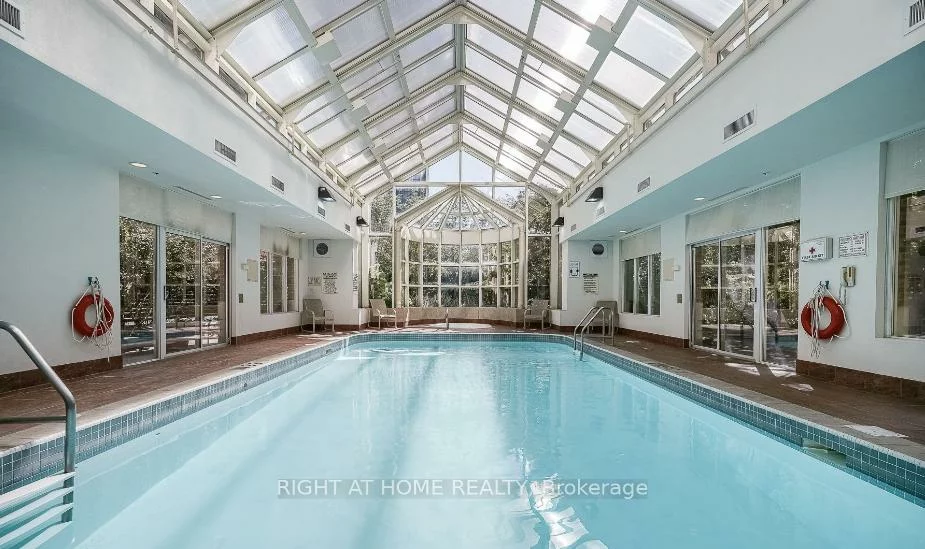 100, Hayden, Church-Yonge Corridor, Toronto