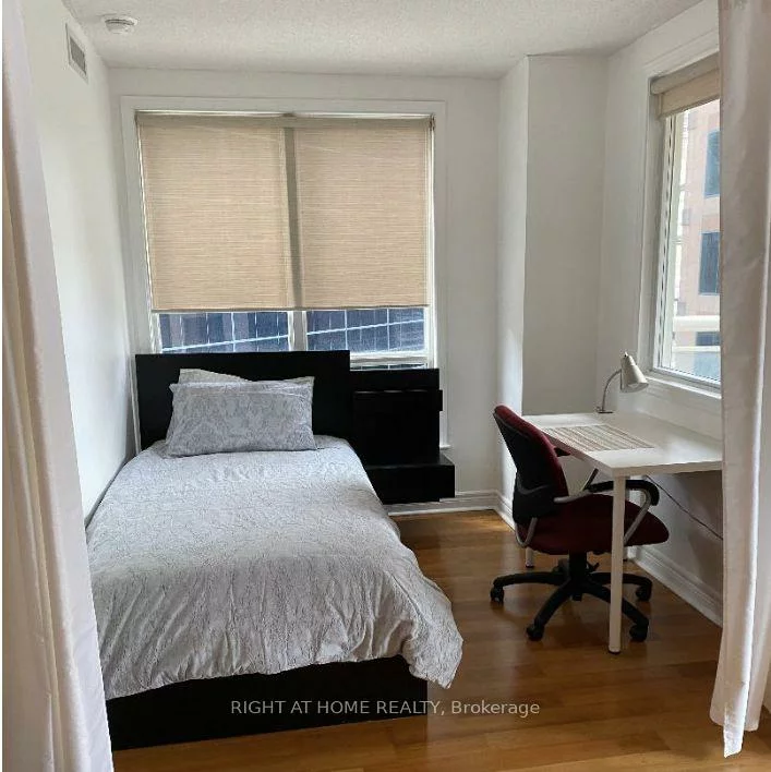 100, Hayden, Church-Yonge Corridor, Toronto