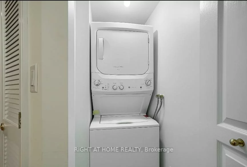 100, Hayden, Church-Yonge Corridor, Toronto