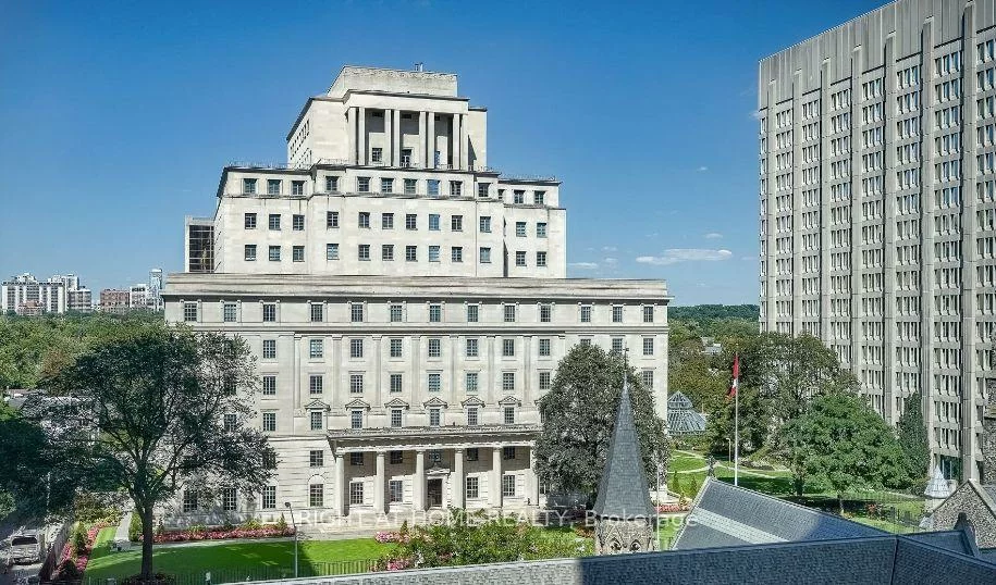 100, Hayden, Church-Yonge Corridor, Toronto