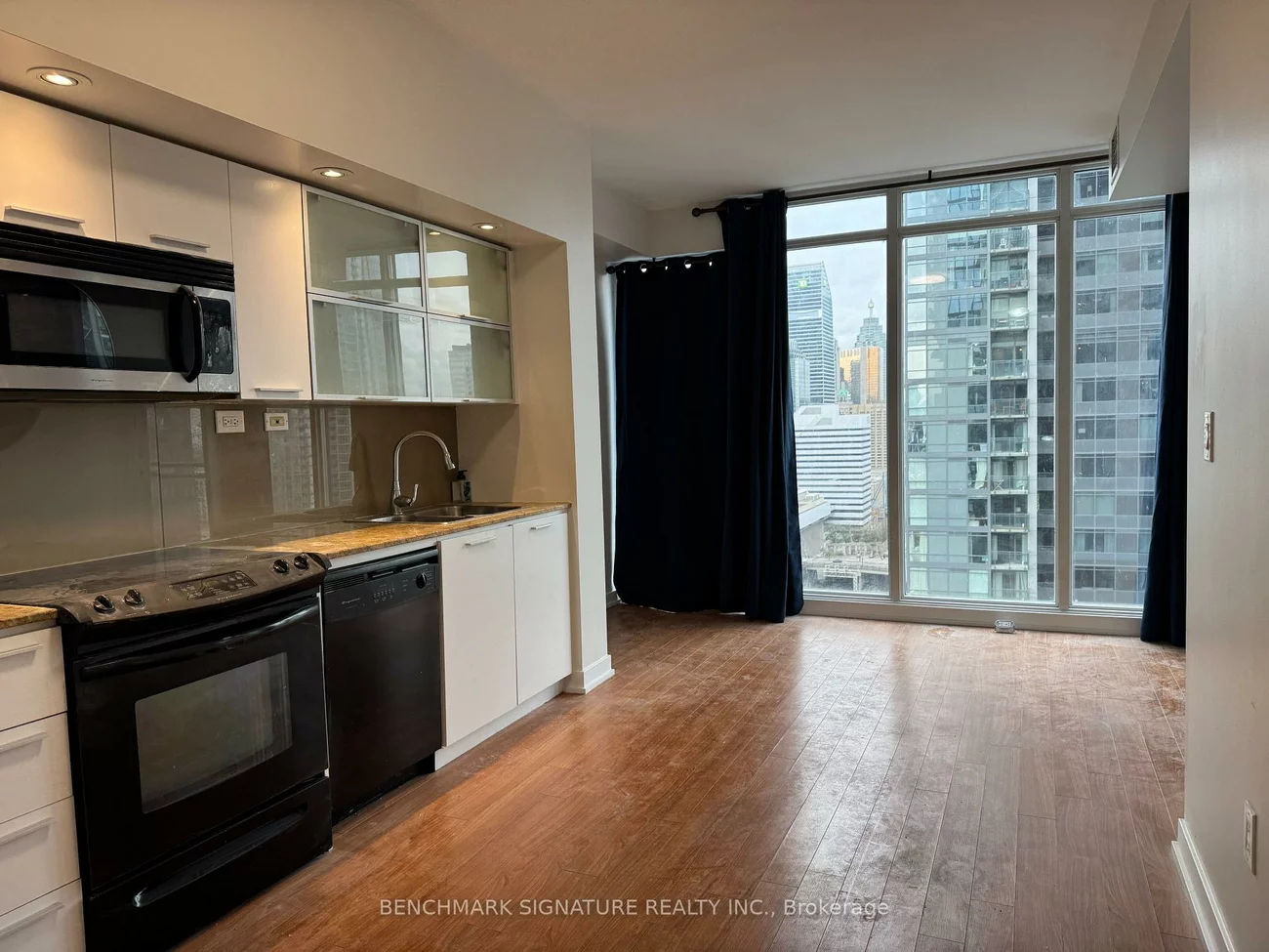 25, Capreol, Waterfront Communities C1, Toronto