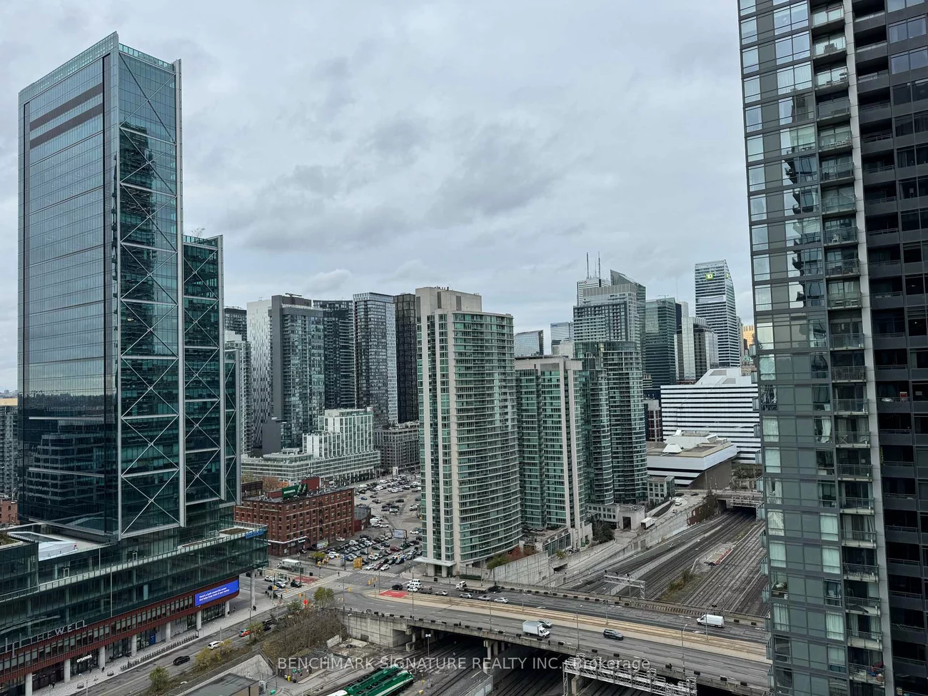 25, Capreol, Waterfront Communities C1, Toronto