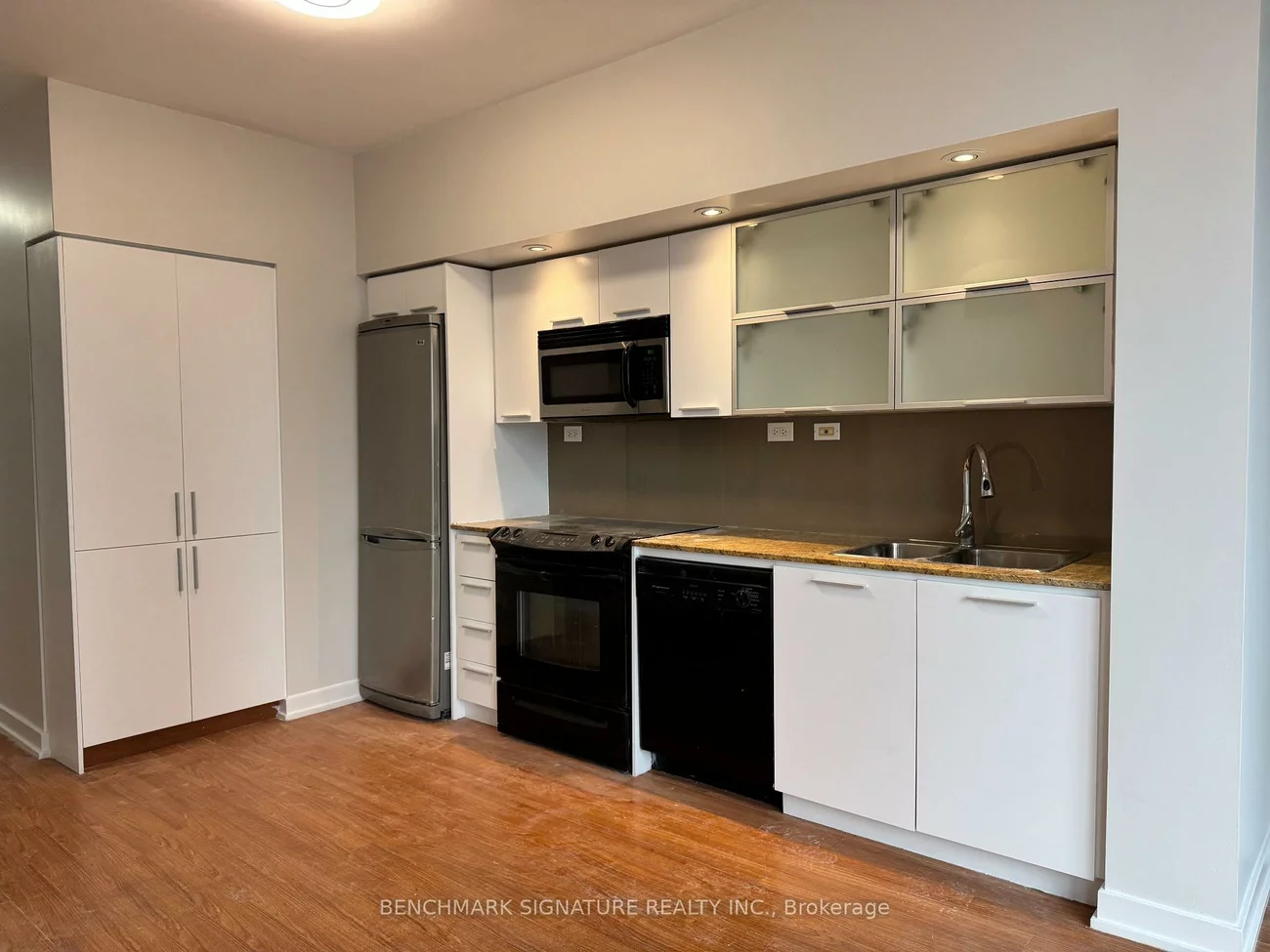 25, Capreol, Waterfront Communities C1, Toronto