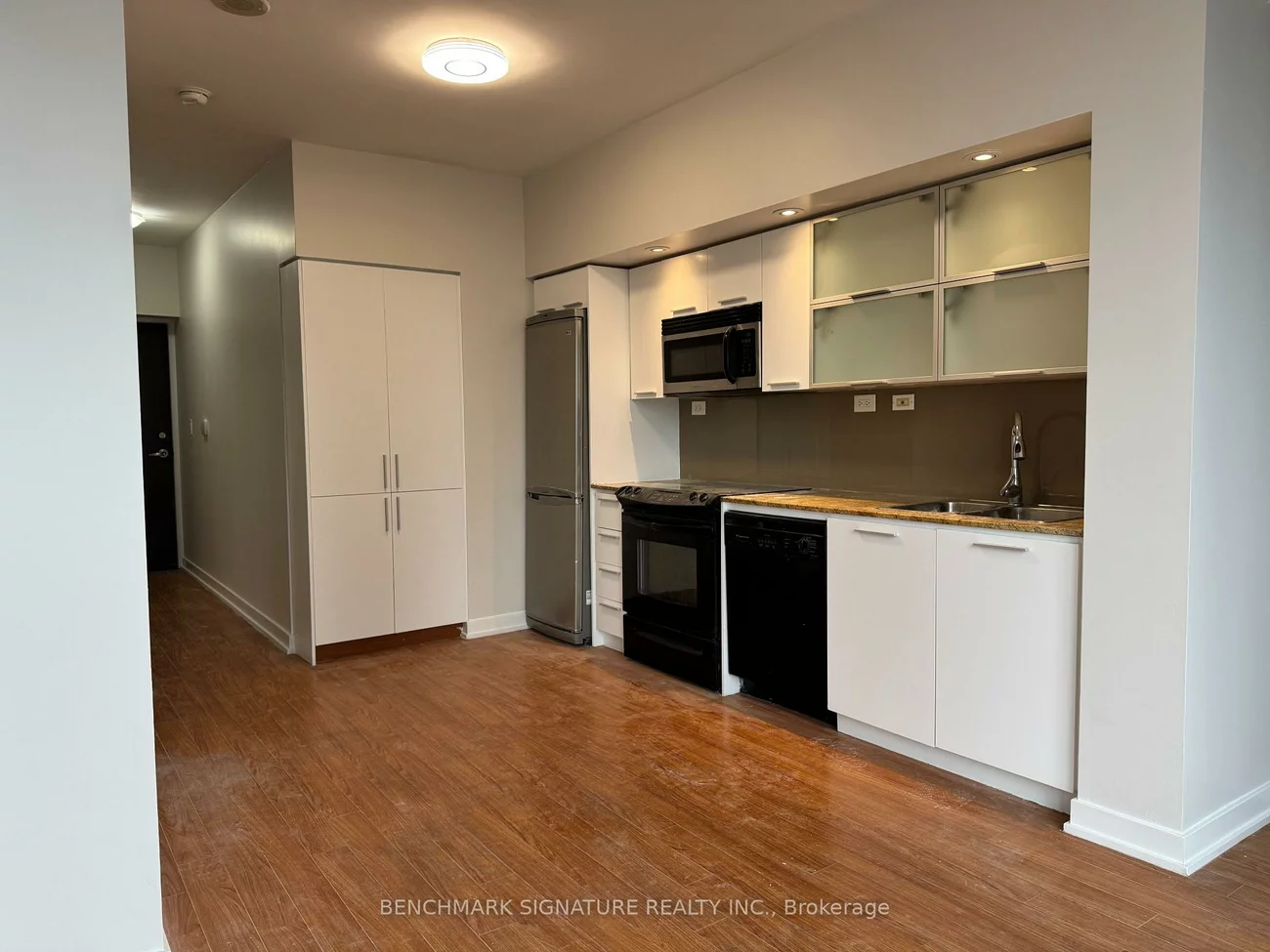 25, Capreol, Waterfront Communities C1, Toronto