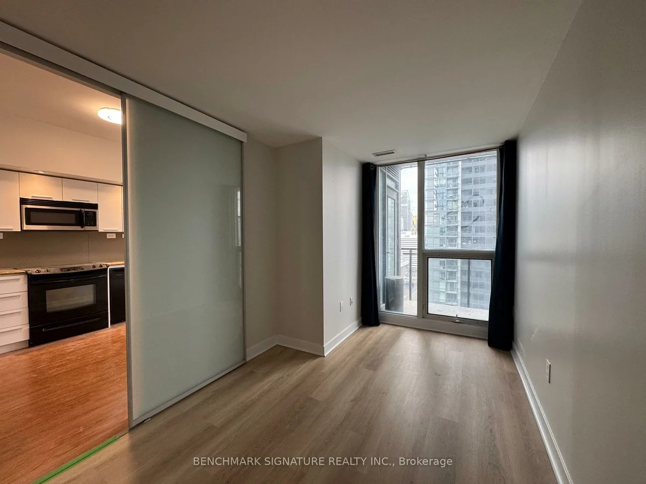 25, Capreol, Waterfront Communities C1, Toronto