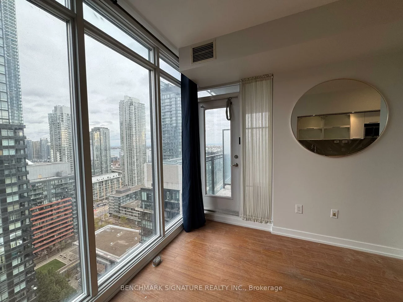 25, Capreol, Waterfront Communities C1, Toronto