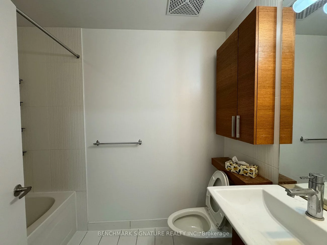 25, Capreol, Waterfront Communities C1, Toronto