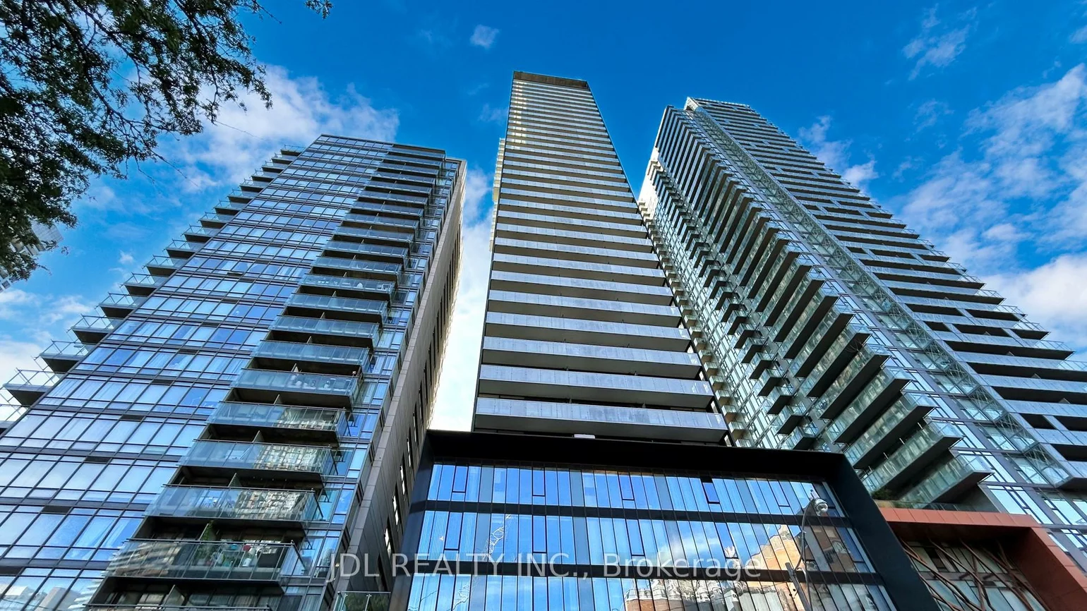 28, Wellesley, Church-Yonge Corridor, Toronto