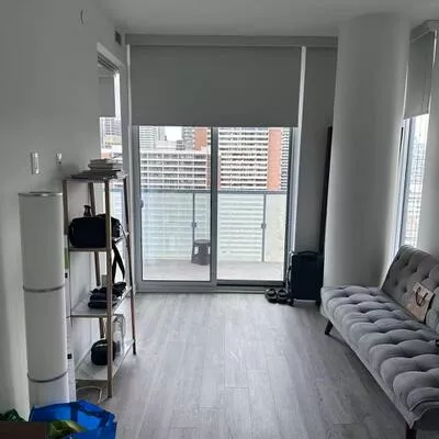 28, Wellesley, Church-Yonge Corridor, Toronto