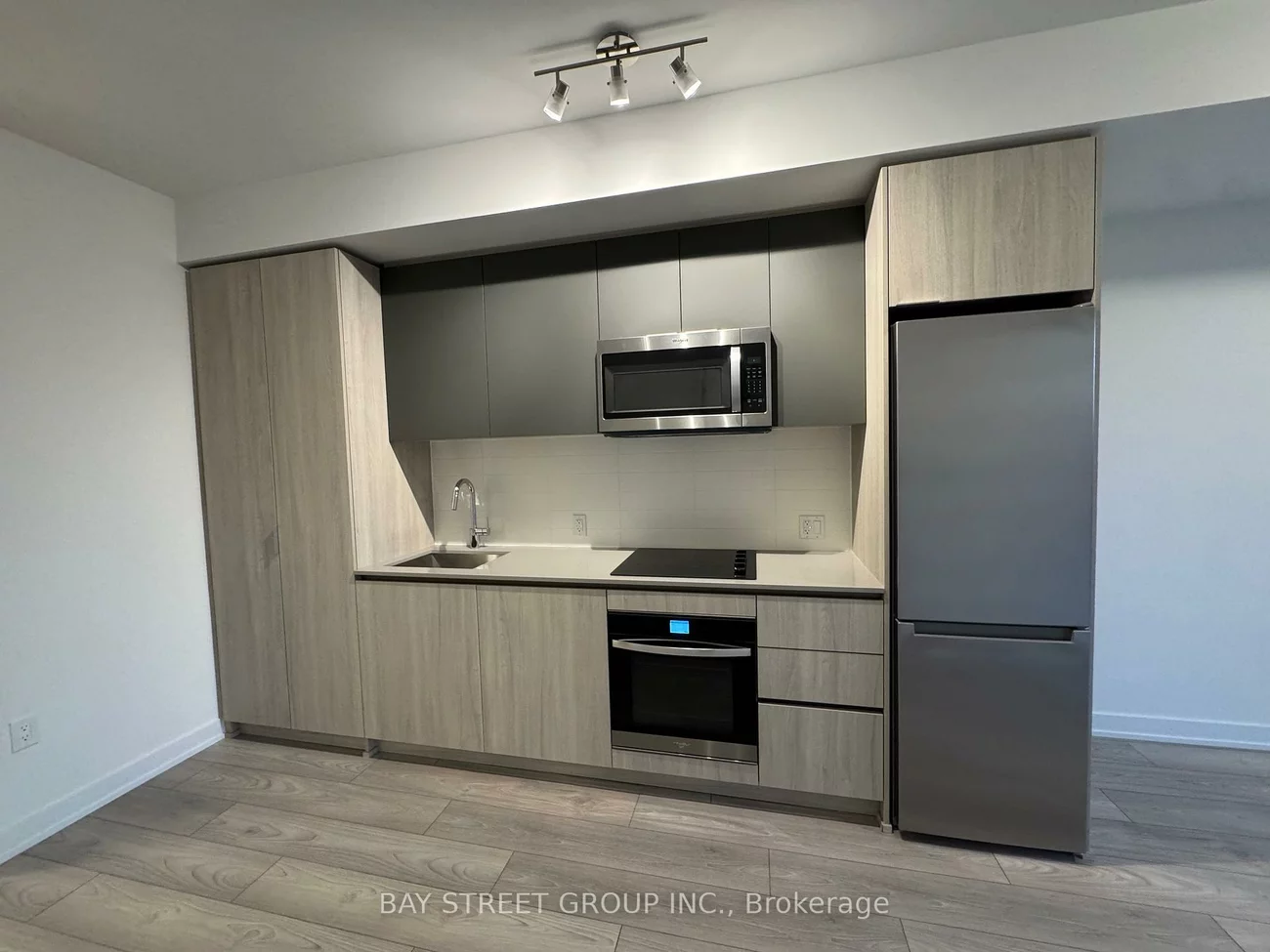 5858, Yonge, Newtonbrook West, Toronto