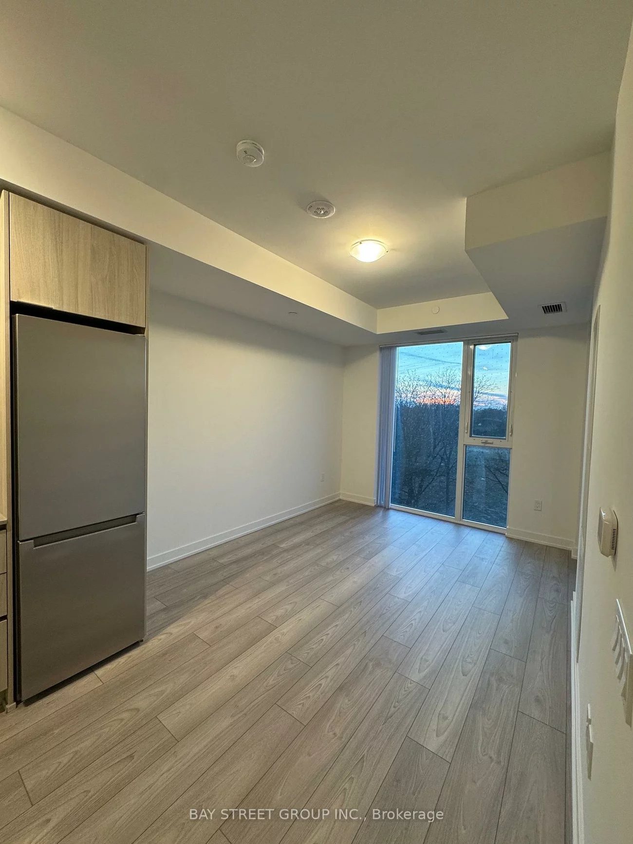 5858, Yonge, Newtonbrook West, Toronto