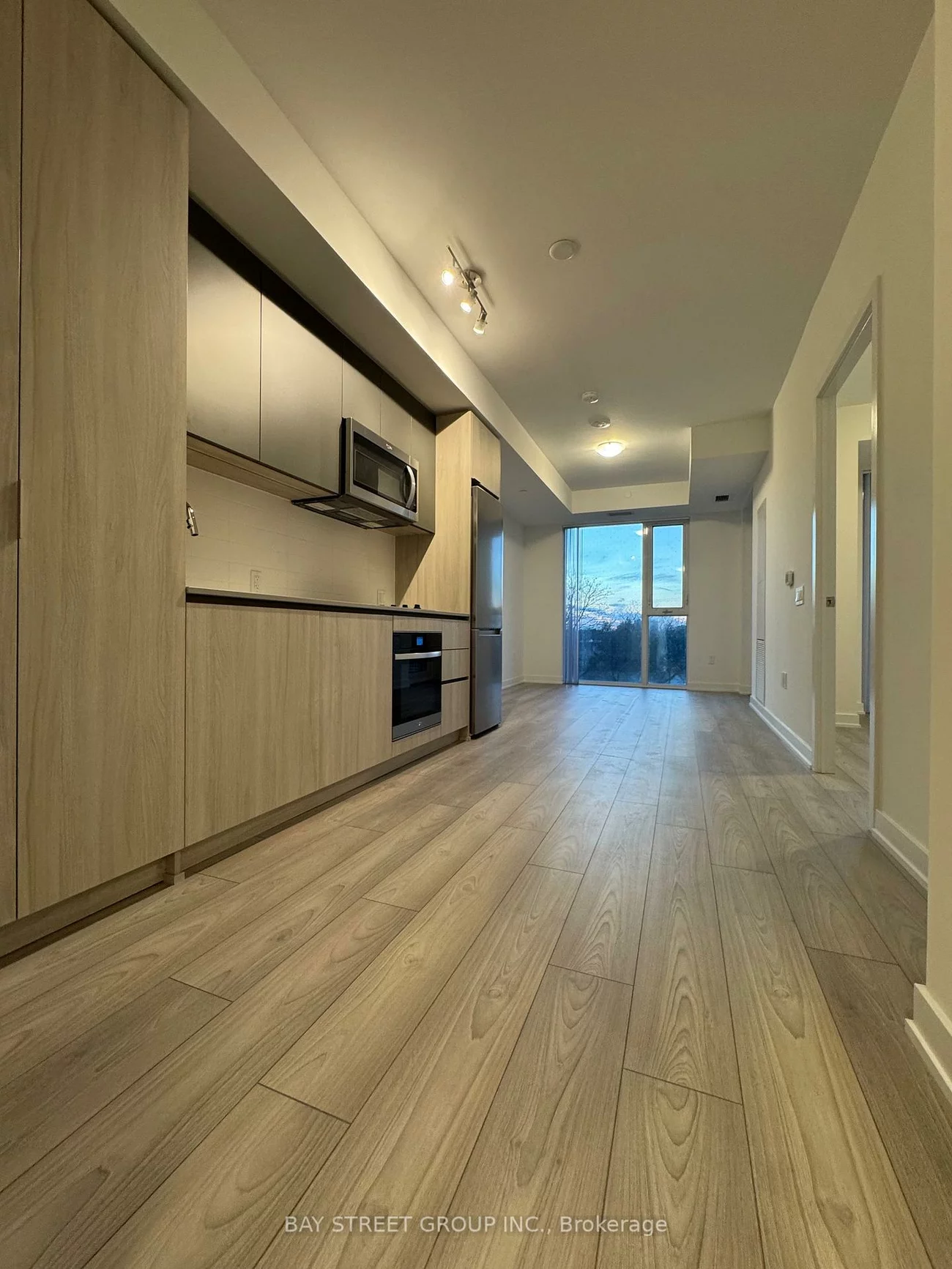 5858, Yonge, Newtonbrook West, Toronto