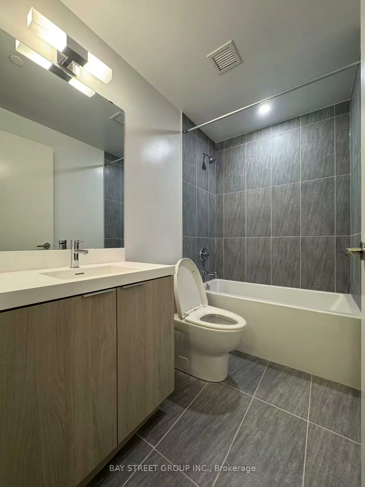 5858, Yonge, Newtonbrook West, Toronto