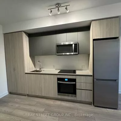 5858, Yonge, Newtonbrook West, Toronto