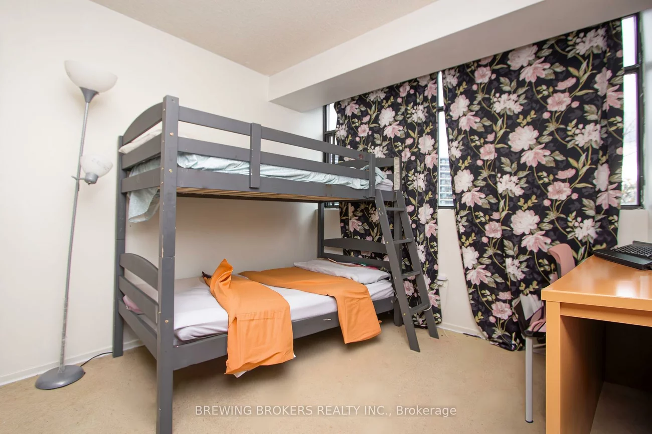 100, Antibes, Westminster-Branson, Toronto