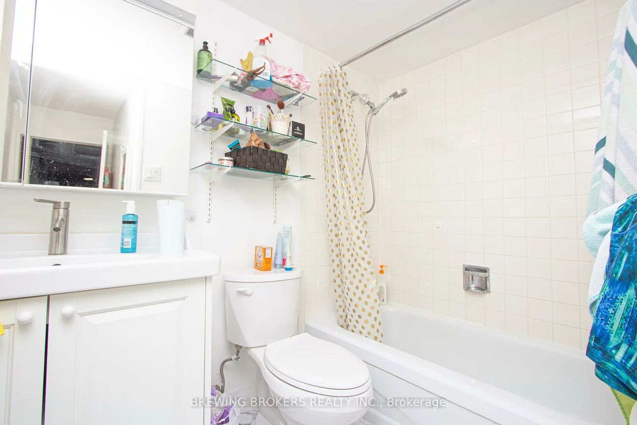 100, Antibes, Westminster-Branson, Toronto