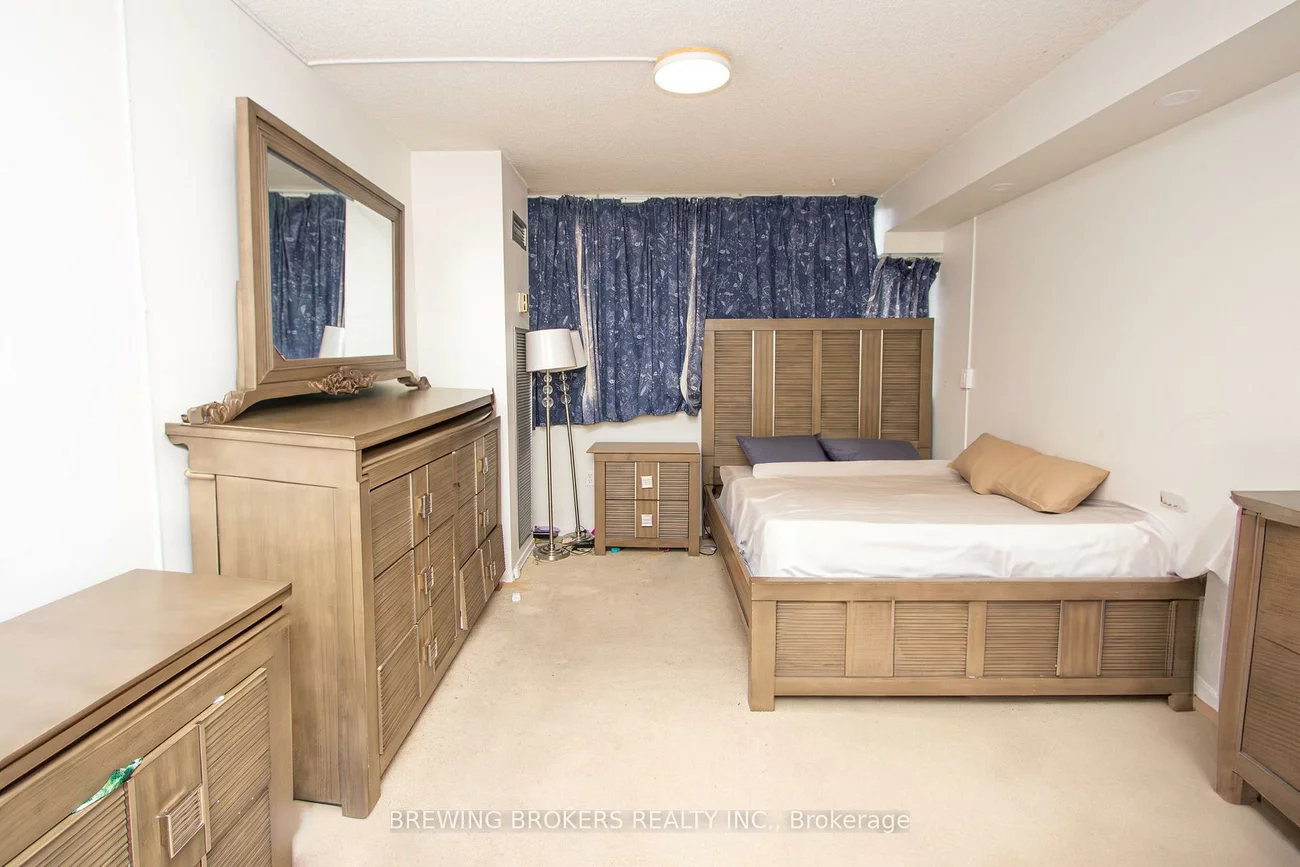 100, Antibes, Westminster-Branson, Toronto