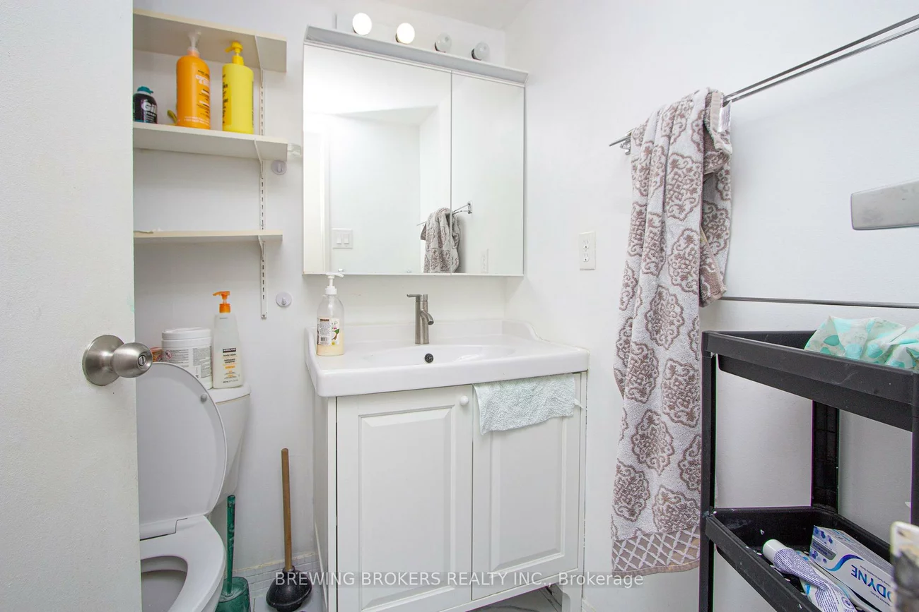 100, Antibes, Westminster-Branson, Toronto