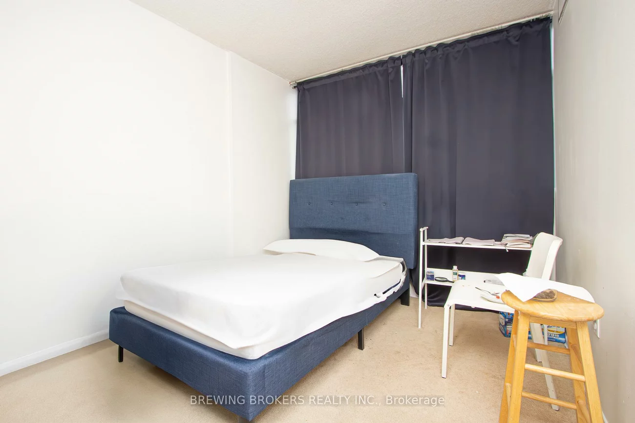 100, Antibes, Westminster-Branson, Toronto