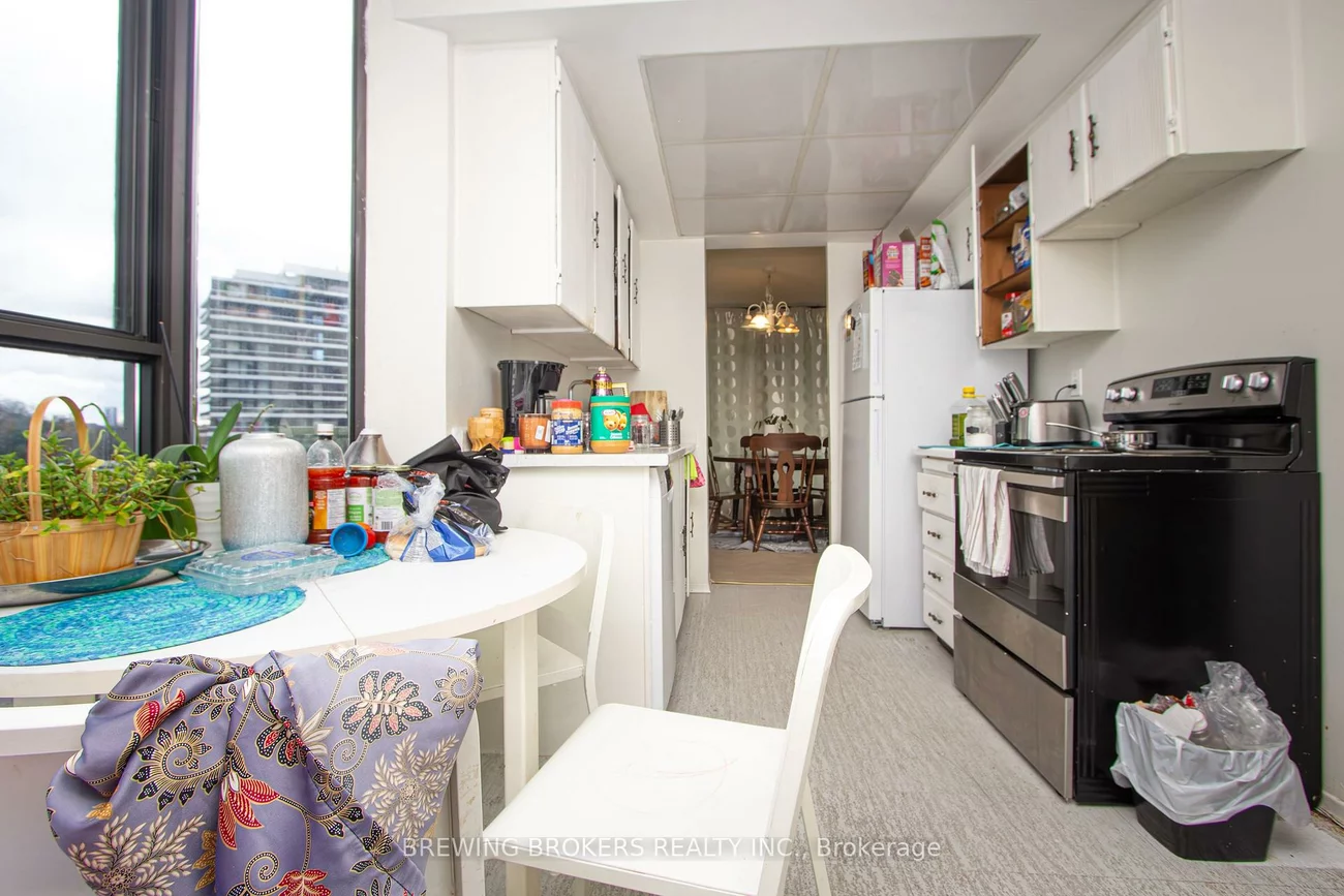 100, Antibes, Westminster-Branson, Toronto