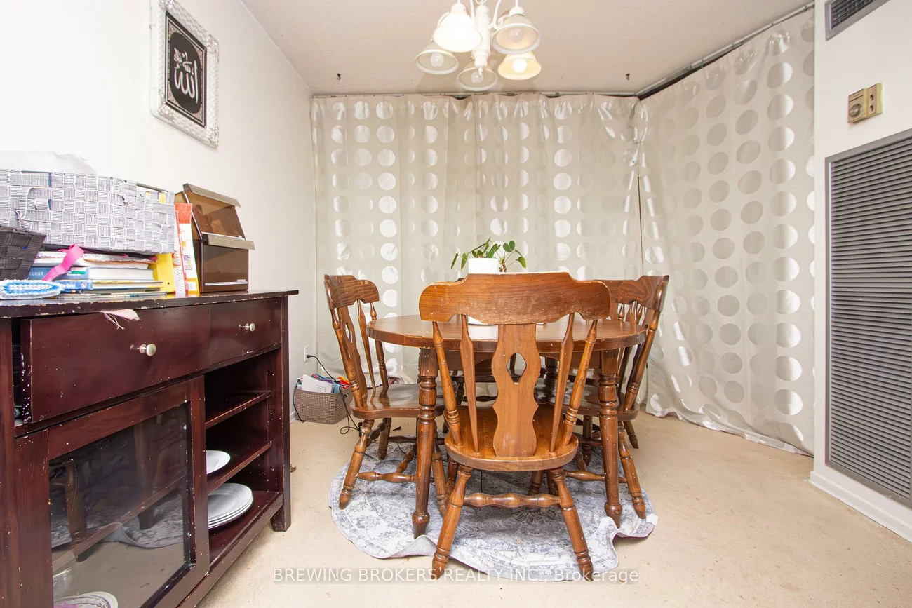 100, Antibes, Westminster-Branson, Toronto