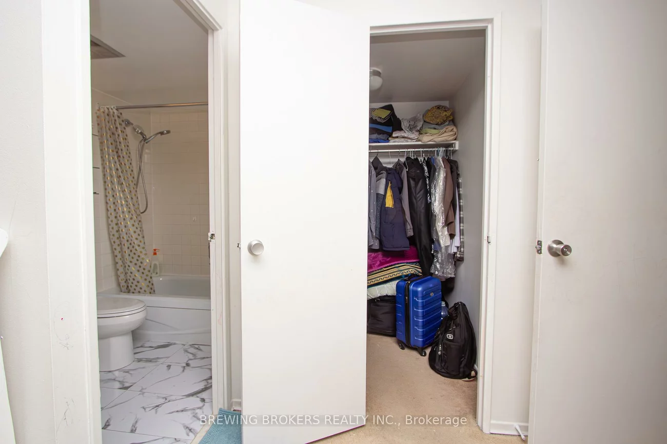 100, Antibes, Westminster-Branson, Toronto