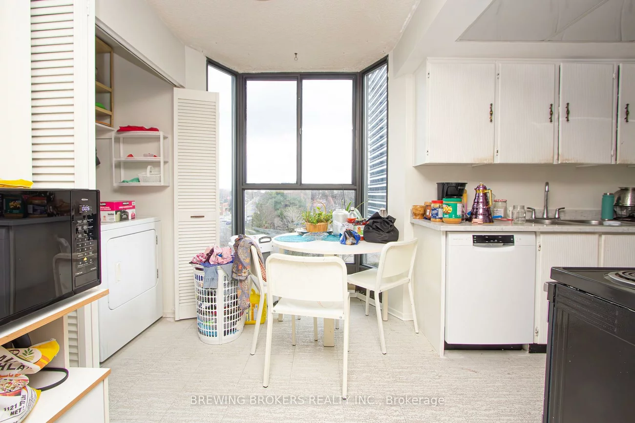 100, Antibes, Westminster-Branson, Toronto