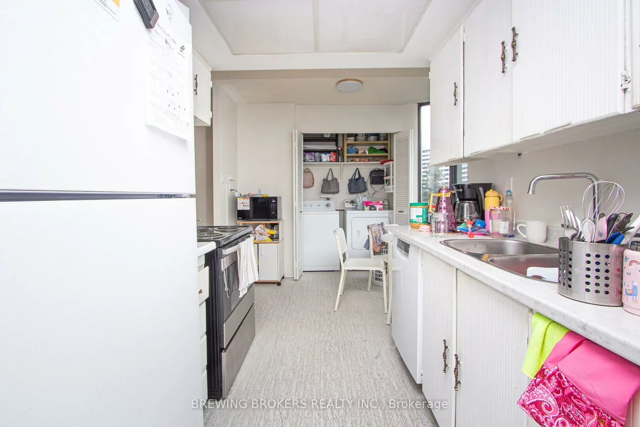 100, Antibes, Westminster-Branson, Toronto