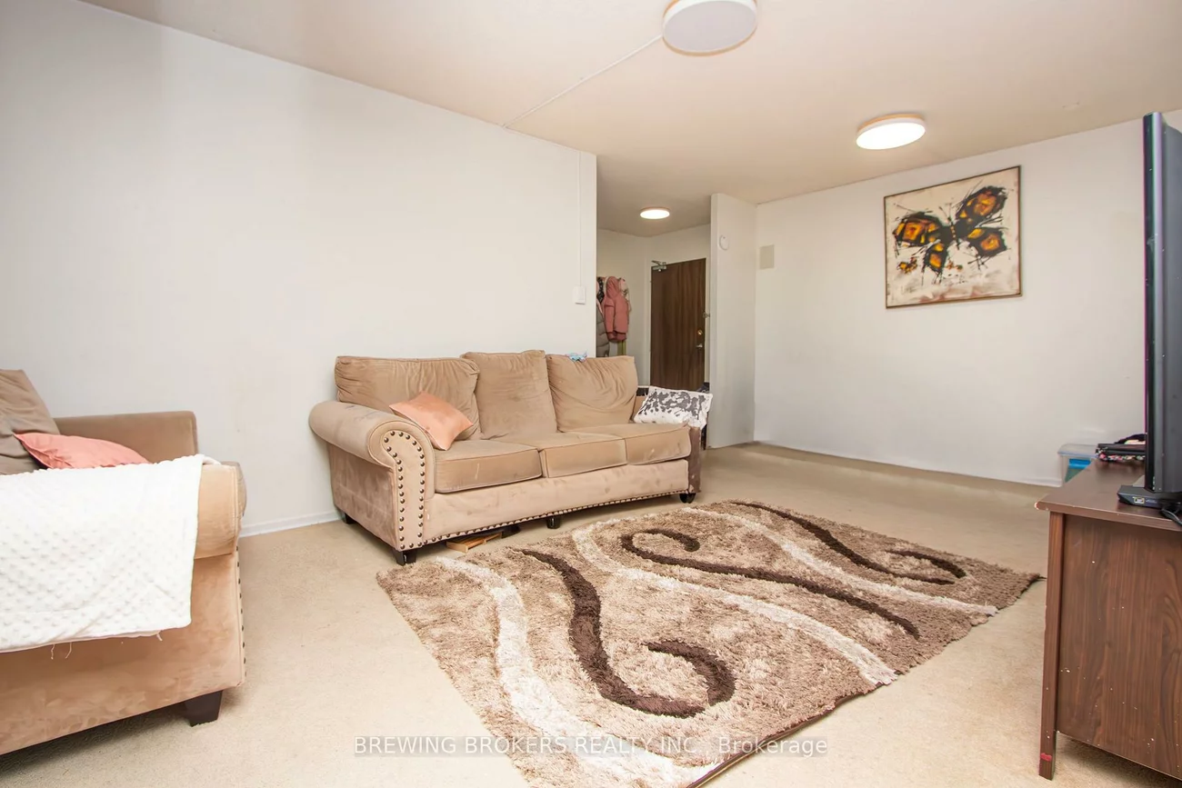 100, Antibes, Westminster-Branson, Toronto